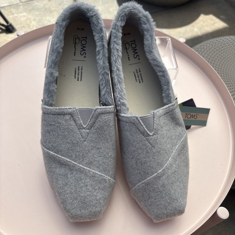 NWT TOMS Women's 10 ~ Frost Gray Alpargata Felt Faux Fur Lining Slip On Shoe